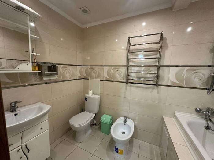 Продам приміщення діючого стоматологічного кабінету 87.7 м2 (м. Хмельницький) з окремим входом, + обладнання.Телефонуйте Zooble.com.ua