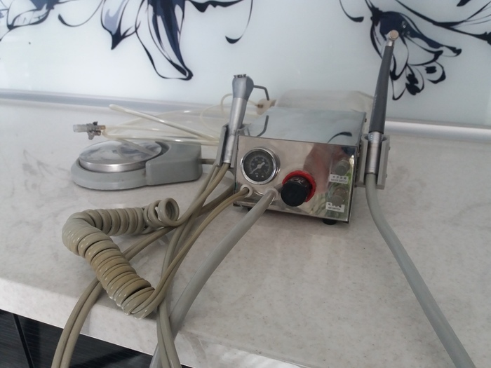 Продам скалер портативний з підсвіткою woodpecker 1600грн.і приставку портативну турбінну 1000грн. Zooble.com.ua