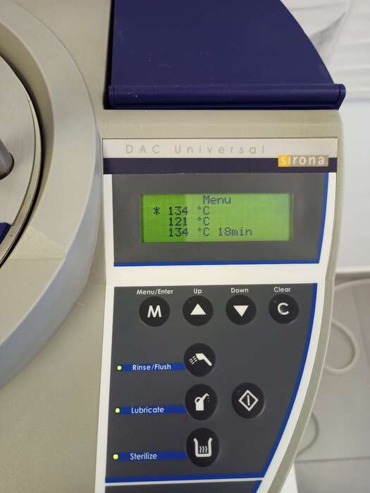 Продам стерелізатор для наконечників,Dac universal,фірма Sirona повністю робочий привезений з Німеччини. Zooble.com.ua