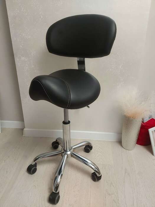 Продам стілець стоматолога.Досить добротний стан .Ціна 225€ Zooble.com.ua