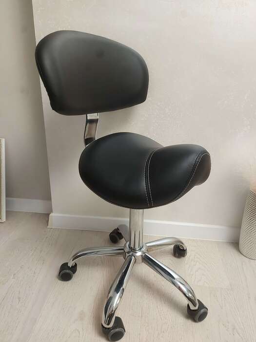 Продам стілець стоматолога.Досить добротний стан .Ціна 225€ Zooble.com.ua