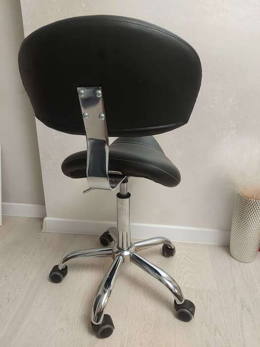 Продам стілець стоматолога.Досить добротний стан .Ціна 225€ Zooble.com.ua