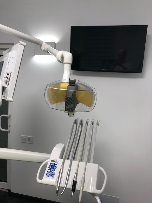 Продам стоматологическую установку Planmeca compact 2010 г.в. Zooble.com.ua