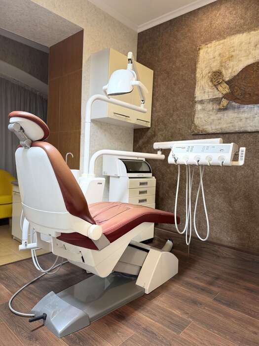 Продам стоматологічні установки Fona . Зовнішній стан в гарному вигляді . Всі деталі за телефоном Zooble.com.ua