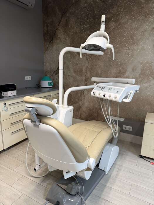 Продам стоматологічні установки Fona . Зовнішній стан в гарному вигляді . Всі деталі за телефоном Zooble.com.ua