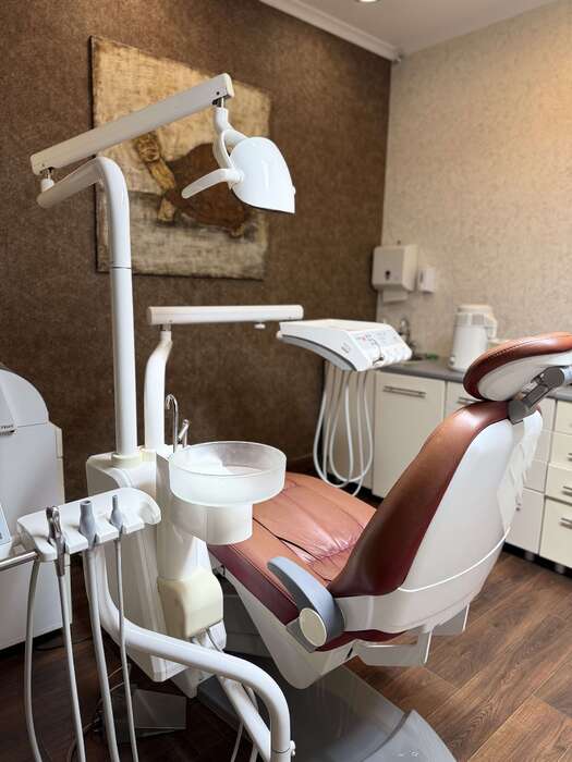 Продам стоматологічні установки Fona . Зовнішній стан в гарному вигляді . Всі деталі за телефоном Zooble.com.ua