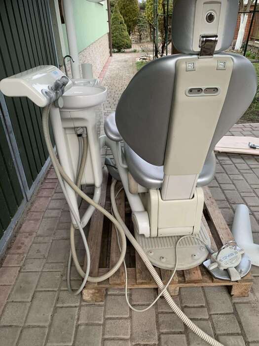 Продам стоматологічний мобік OMS в гарному робочому стані привезений за кордону.Всі подробиці по тел. Zooble.com.ua