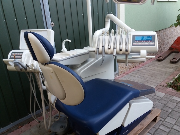 Продам стоматологічну установку Castellini Logos в оригінальному робочому стані. Всі подробиці за телефоном Zooble.com.ua