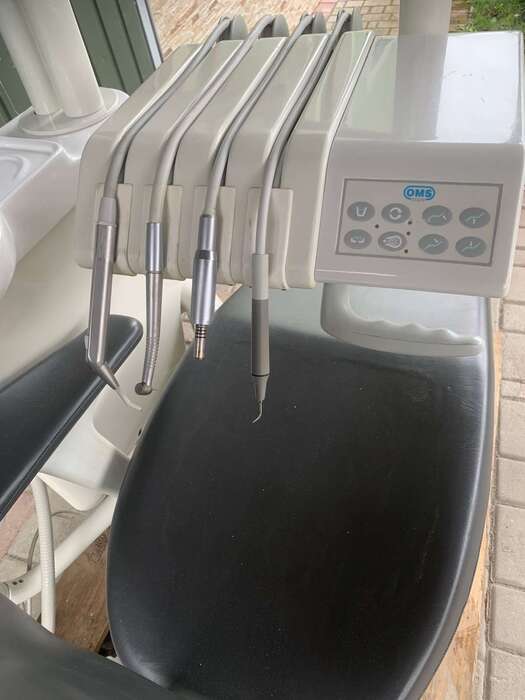 Продам стоматологічну установку OMS ESSE в гарному робочому стані.Всі подробиці по тел. Zooble.com.ua