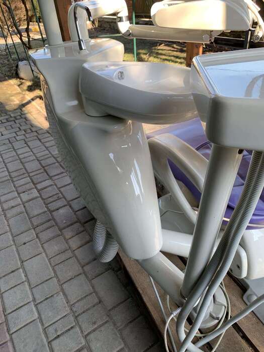 Продам стоматологічну установку привезену за кордону в гарному робочому стані Італійськоі фірми OMS staffClassic. Zooble.com.ua