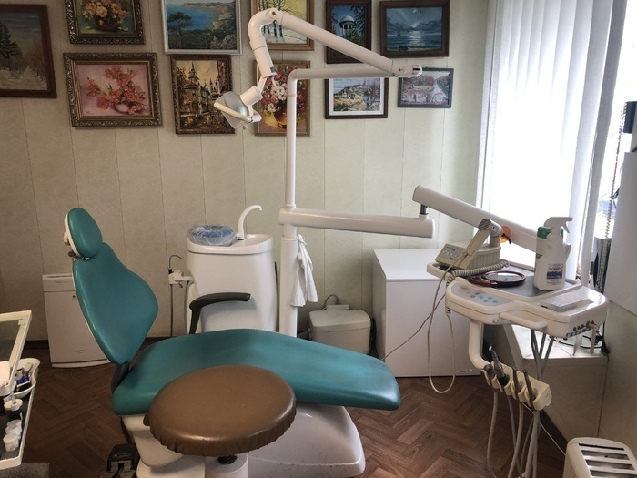 Продам стоматологічну установку Сатва комбі НВ4 2008 року. Установка навісного типу з блоком плювальниці, світильником Zooble.com.ua