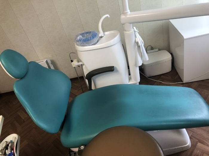 Продам стоматологічну установку Сатва комбі НВ4 2008 року. Установка навісного типу з блоком плювальниці, світильником Zooble.com.ua