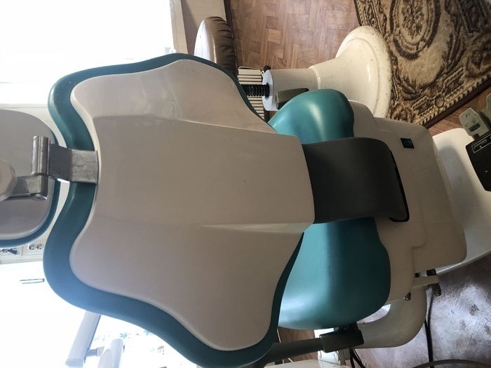 Продам стоматологічну установку Сатва комбі НВ4 2008 року. Установка навісного типу з блоком плювальниці, світильником Zooble.com.ua