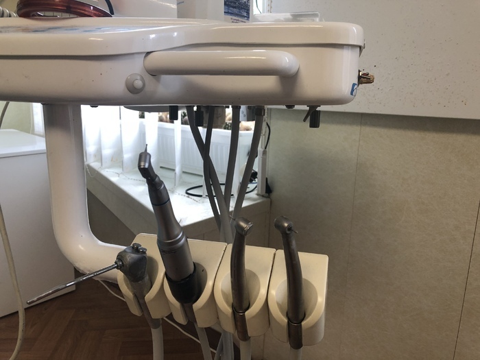 Продам стоматологічну установку Сатва комбі НВ4 2008 року. Установка навісного типу з блоком плювальниці, світильником Zooble.com.ua