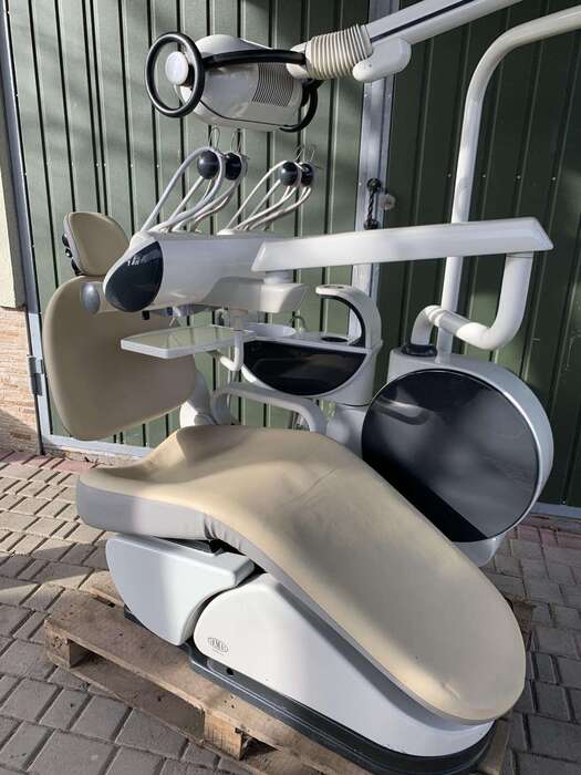 Продам стоматологічну установку в гарному робочому стані Італійської фірми Castellini привезену з закордону. Zooble.com.ua