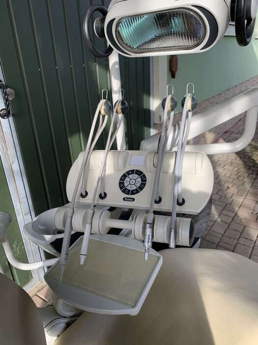 Продам стоматологічну установку в гарному робочому стані Італійської фірми Castellini привезену з закордону. Zooble.com.ua
