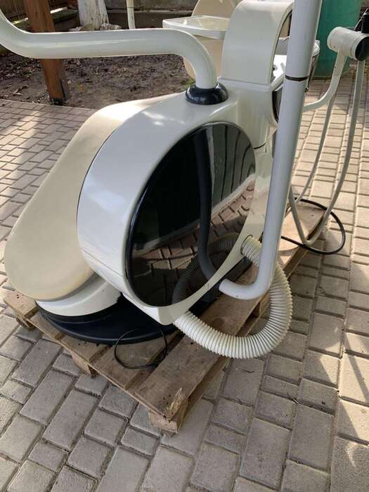 Продам стоматологічну установку в гарному робочому стані Італійської фірми Castellini привезену з закордону. Zooble.com.ua