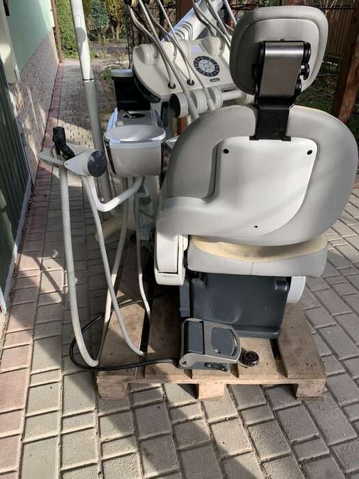 Продам стоматологічну установку в гарному робочому стані Італійської фірми Castellini привезену з закордону. Zooble.com.ua