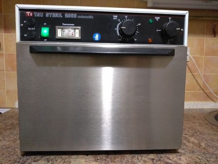Продам сухожаровой стерелизатор Tau 2000 automatic Zooble.com.ua