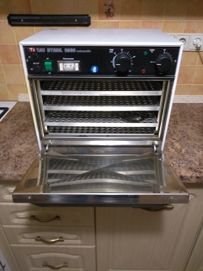 Продам сухожаровой стерелизатор Tau 2000 automatic Zooble.com.ua