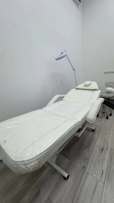 Продам свою косметологічну кушетку стан нової купляв в середині 22го року. Причина продажу апгрейд на більш сучасне Zooble.com.ua