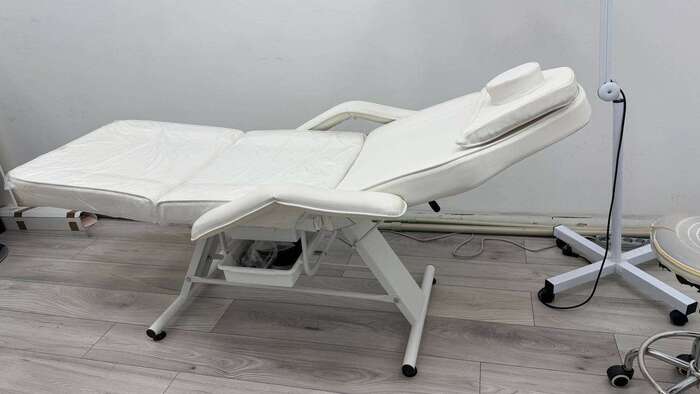 Продам свою косметологічну кушетку стан нової купляв в середині 22го року. Причина продажу апгрейд на більш сучасне Zooble.com.ua