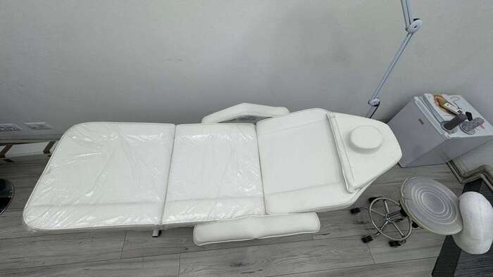 Продам свою косметологічну кушетку стан нової купляв в середині 22го року. Причина продажу апгрейд на більш сучасне Zooble.com.ua