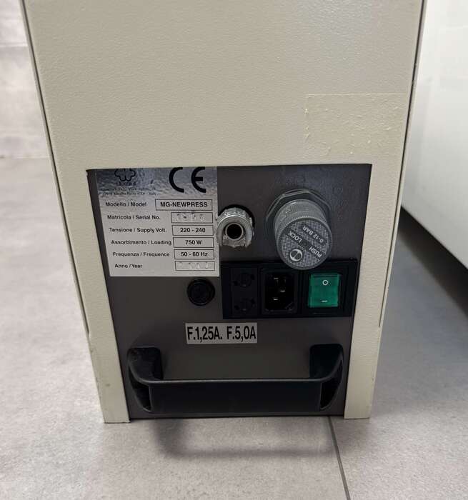 Продам термопрес , відмінний стан , мало користований , призначений для всіх видів термопластів. Zooble.com.ua