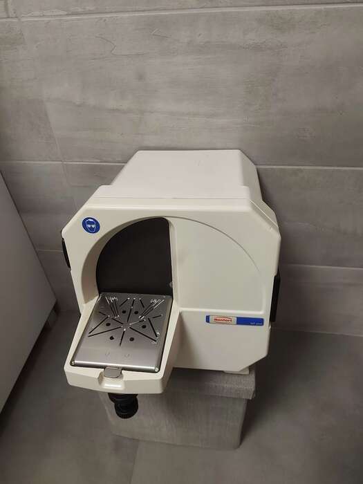 Продам трімер Renfert MT plus, досить добротний стан , працює добре та тихо. Zooble.com.ua