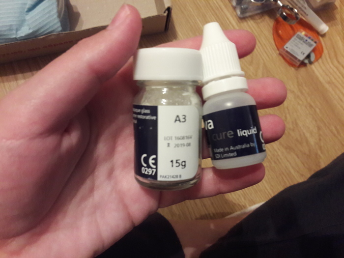 Продам цемент Riva,самотверднучий склоіономер,термін видно на фото,додаткові фото надам за потребою Zooble.com.ua