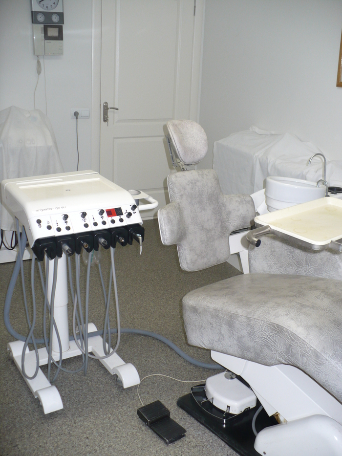 Продам стоматологическую установку Ergostar (Chirana) в хорошем, рабочем состоянии г. Винница Zooble.com.ua