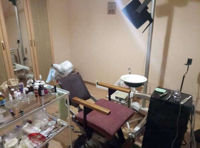 Продам, в доброму стані б/в установку ` Хірадент мобік` , стомат.крісло,стілець, підставка для бормаш.порт,світильник Zooble.com.ua