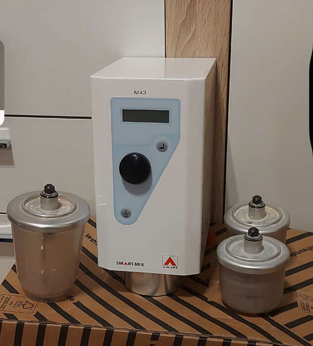 Продам вакуумний змішувач Smart-mix, Amann Girrbach,досить добротний стан , виробник -Німеччина , 3 колби в комплекті Zooble.com.ua