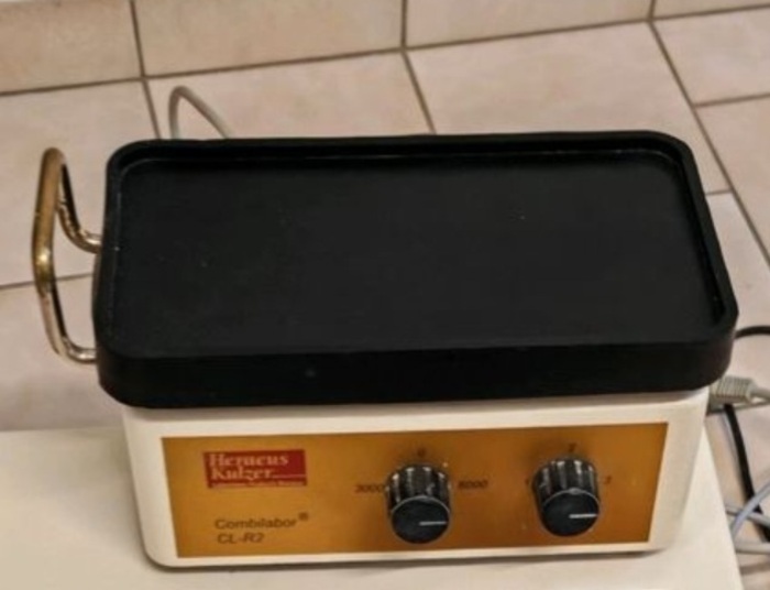 Продам вібростолик Heraeus Kulzer.Ціна 275€. (доступний після 1 листопада). Zooble.com.ua