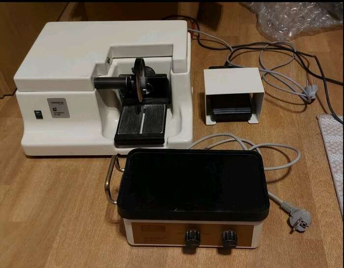 Продам вібростолик Heraeus Kulzer.Ціна 275€. (доступний після 1 листопада). Zooble.com.ua