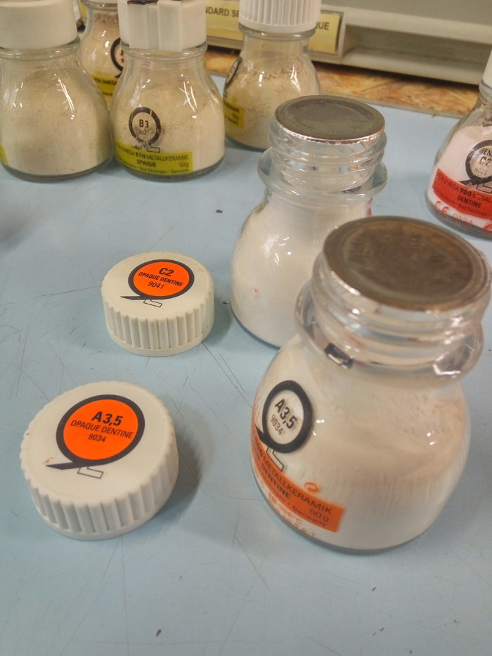 Продам vita omega 900. Всё 50 граммовые, эмаль грамм 100 EN4, T4- грамм 50. За все 440$. Или обменяю на Heraceram. Zooble.com.ua