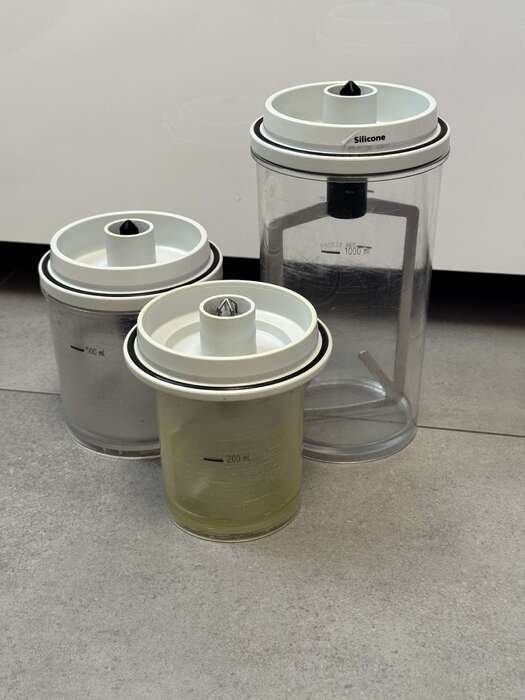Продам вживані колби змішувача Renfert.( 200, 500, 1000 ml.). Zooble.com.ua