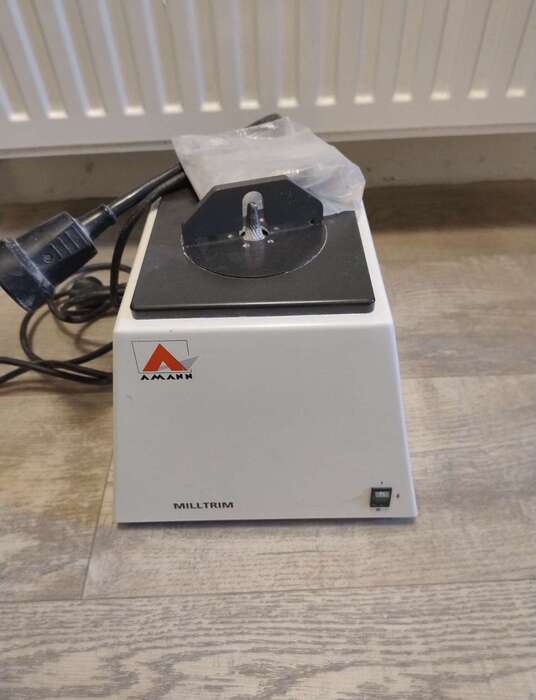 Продам вживаний арковий трімер Amann Girrbach,хороший стан ,виробник Німеччина. Ціна 365€. Zooble.com.ua