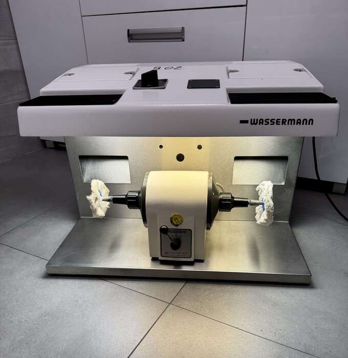 Продам вживаний полірувальний комплект Wassermann, досить добротний стан ,працює добре ,виробник -Німеччина. Zooble.com.ua