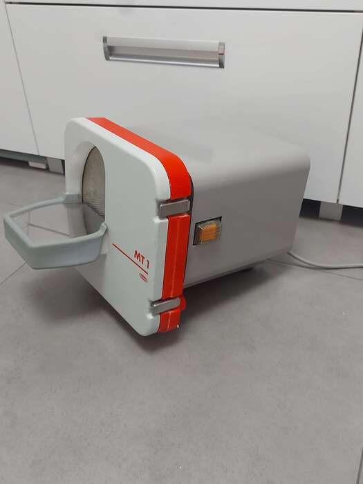 Продам  вживаний зуботехнічний трімер Renfert  MT1, відмінний стан , працює добре та тихо. Zooble.com.ua