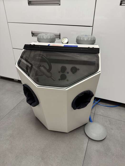 Продам вживану комбіновану піскарку преміум класу Renfert Vario basic, досить добротний стан , виробник -Німеччина. Zooble.com.ua