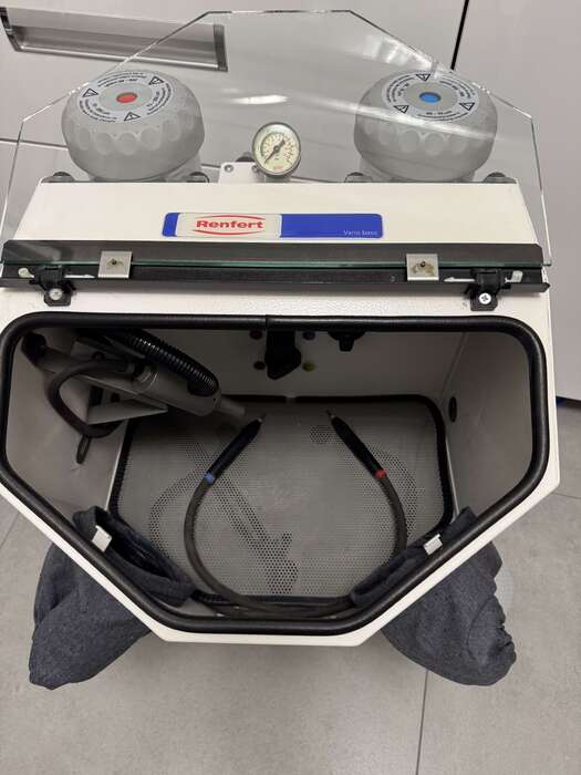 Продам вживану комбіновану піскарку преміум класу Renfert Vario basic, досить добротний стан , виробник -Німеччина. Zooble.com.ua