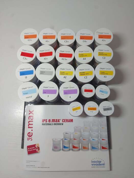 Продам вживану масу Ivoclar.Ціна 300€.за все що на фото. Zooble.com.ua