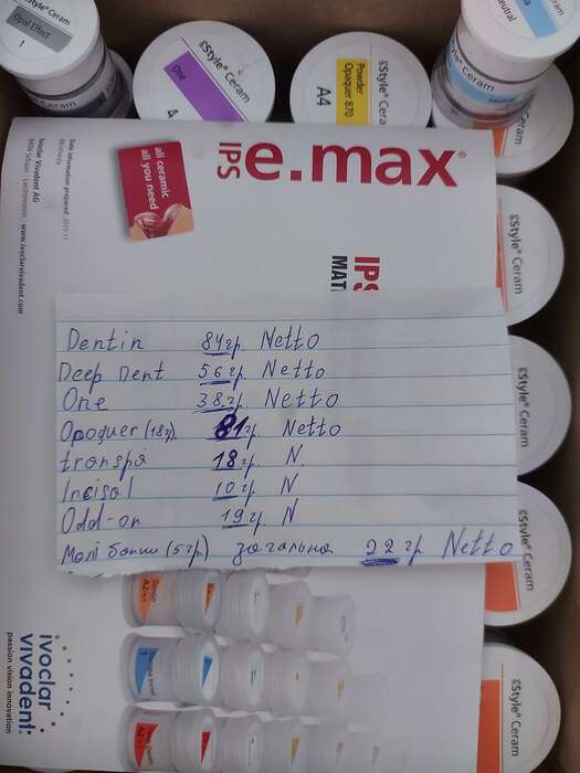 Продам вживану масу Ivoclar.Ціна 300€.за все що на фото. Zooble.com.ua