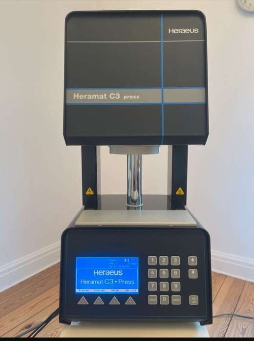 Продам вживану піч Heramat C3press, відмінний стан , працює справно , виробник -Німеччина. Ціна 3100€ Zooble.com.ua