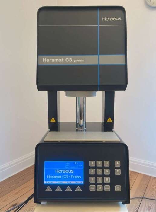 Продам вживану піч Heramat C3press, відмінний стан , працює справно , виробник -Німеччина. Ціна 3100€ Zooble.com.ua