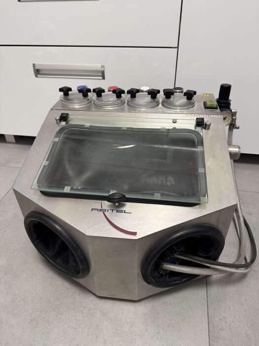 Продам вживану піскарку преміум класу Reitel на 4 бачки та 4 сопла. Zooble.com.ua