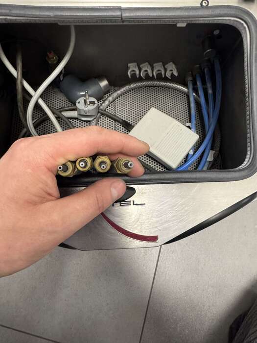 Продам вживану піскарку преміум класу Reitel на 4 бачки та 4 сопла. Zooble.com.ua