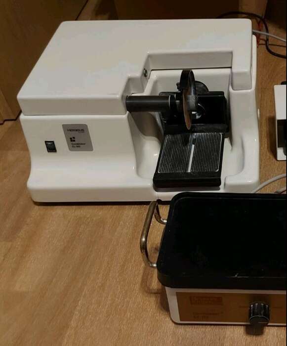 Продам вживану циркулярку та вібростіл Heraeus Kulzer. (Доступні після 1 листопада). Zooble.com.ua