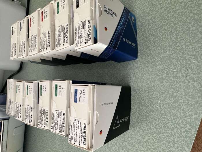 Продам залишки імплантатів ALPHA DENT, також є комплектуючі до них Zooble.com.ua